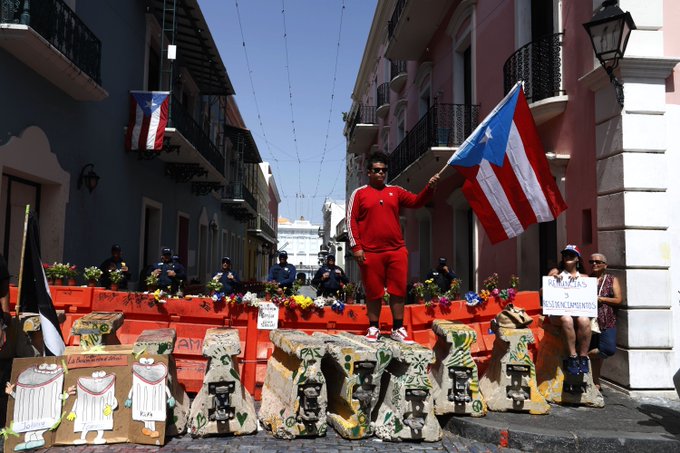 A diario es en este punto donde desde hace once días los manifestantes protestan para pedir la dimisión del gobernador de la isla, Ricardo Rosselló.