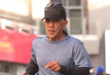 Según el Departamento Forense de Los Ángeles, el corredor Frank Meza, de 70 años, falleció por múltiples lesiones tras arrojarse desde un puente al río Los Ángeles.