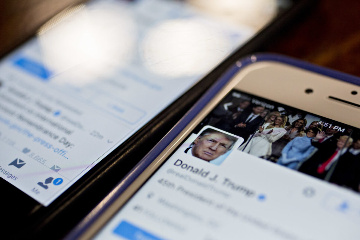 Los denunciantes argumentaban que el mandatario utiliza su cuenta personal (@realDonaldTrump) para difundir informaci&oacute;n oficial del Gobierno, por lo que sus mensajes deber&iacute;an ser accesibles a todo el mundo.(Foto Twitter)