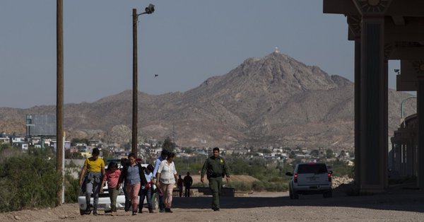 De estas personas arrestadas, 7.378 fueron ni&ntilde;os no acompa&ntilde;ados, 30.130 adultos y 57.389 individuos que viajaron con sus familiares a la frontera.