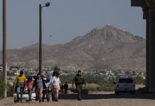 Descienden a casi 95.000 migrantes los detenidos en la frontera con México De estas personas arrestadas, 7.378 fueron niños no acompañados, 30.130 adultos y 57.389 individuos que viajaron con sus familiares a la frontera.
