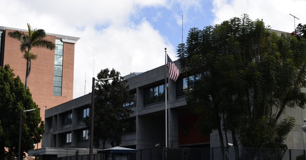 Bajo el lema "no seas uno m&aacute;s, no viajes ilegalmente al norte", la embajada ha informado de que solo esta semana 1.153 guatemaltecos fueron deportados desde Estados Unidos.