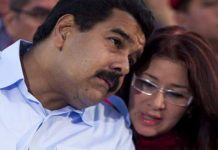 El Gobierno sanciona a tres hijastros de Maduro y a empresario colombiano Los hijastros de Maduro sancionados son Walter, Yosser y Yoswal Flores, conocidos como "Los Chamos" e hijos de Cilia Flores, esposa del mandatario.