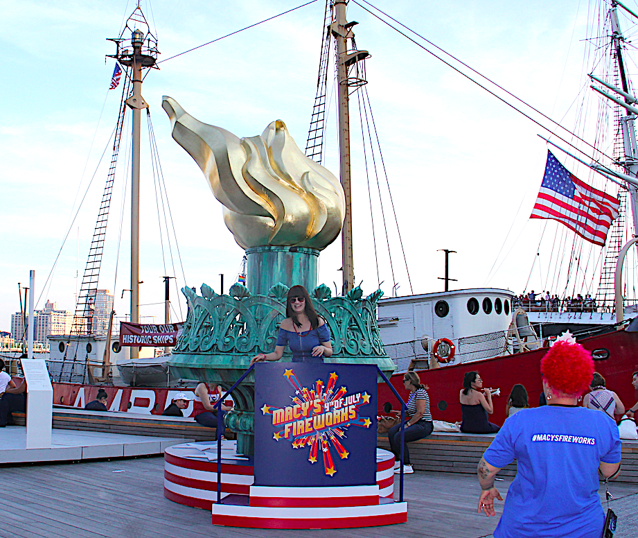 En el Muelle 17 del Distrito Mar&iacute;timo al Este de Manhattan, Macy&rsquo;s dio la bienvenida a un evento que por su calidad y nivel organizativo, dej&oacute; huella en la historia de la ciudad.