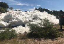 Fallece una persona víctima de una extraña espuma tóxica en un río mexicano Una persona murió tras adentrarse en una espuma tóxica que ha surgido en los últimos días en un río y en la presa Valsequillo.