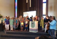 Familia hondureña que integró caravana migrantes acogida por iglesia de Ohio Según dijo el pastor de la iglesia Just North United Church of Christ, Eric Williams, se trata de una pareja de un poco más de 30 años de edad.