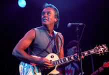 El guitarrista Gary Duncan, uno de los fundadores de la banda de rock psicodélico Quicksilver Messenger Service.