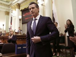 California, el primer estado en dar atención médica a jóvenes indocumentados El gobernador de California, Gavin Newsom, firmó la ley SB 104, que ofrece seguro de salud subsidiado para indocumentados.