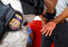 Honduras pone servicio consular en alerta y pide calma ante redadas El Gobierno de Honduras pidió a sus ciudadanos "mantener la calma" ante las redadas.