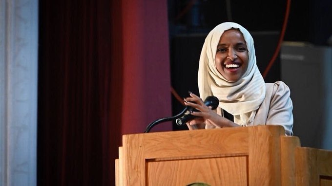 Trump, defini&oacute; como "patriotas incre&iacute;bles" a los miembros de su p&uacute;blico que entonaron c&aacute;nticos racistas contra la congresista musulmana Ilhan Omar