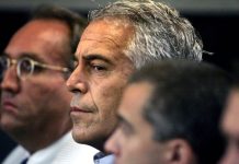 El millonario empresario Jeffrey Epstein fue detenido la madrugada de este domingo en el área de Nueva York e imputado por tráfico sexual de menores por la Fiscalía federal.