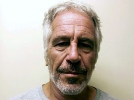 Epstein, de 66 años, está acusado de tráfico sexual de menores.