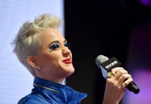 Un jurado de Los Ángeles dictaminó hoy que la cantante estadounidense Katy Perry copió una canción de rap cristiano para su exitoso tema "Dark Horse"