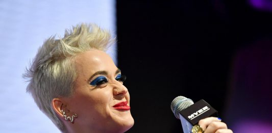 Un jurado de Los Ángeles dictaminó hoy que la cantante estadounidense Katy Perry copió una canción de rap cristiano para su exitoso tema "Dark Horse"