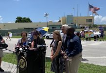 Legisladores inspeccionan centro de detención de niños migrantes en Florida Rosa DeLauro, dijo tras la visita que es "crítico" que de una manera rápida todos los menores recluidos en Homestead sean llevados con sus familias o allegados.