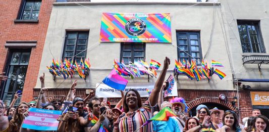 Fiscal General James Co-Lidera Grupo de 22 Fiscales Estatales Que Buscan Frenar la Discriminación Basada en la Orientación Sexual e Identidad de Género de una Persona.