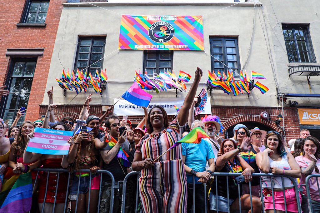 Fiscal General James Co-Lidera Grupo de 22 Fiscales Estatales Que Buscan Frenar la Discriminación Basada en la Orientación Sexual e Identidad de Género de una Persona.