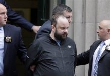 Cuando fue detenido, Lamparello admitió a la Policía que había dejado de tomar las pastillas contra la esquizofrenia y el trastorno bipolar que padece.