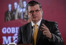 México descarta convertirse en "tercer país seguro" como quiere Trump "Un tercer país seguro significa que México tramite en territorio mexicano el proceso de asilo para entrar a Estados Unidos. Esto no va a ocurrir con esta norma", dijo el canciller.