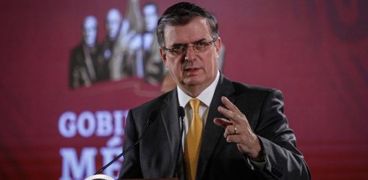 "Un tercer país seguro significa que México tramite en territorio mexicano el proceso de asilo para entrar a Estados Unidos. Esto no va a ocurrir con esta norma", dijo el canciller.
