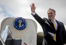 Pompeo llega a El Salvador para impulsar el freno a la migración irregular Pompeo, cuyo arribo a El Salvador se espera a las 12.00 hora local del domingo, concluye con esta visita una gira que también lo llevó a Argentina, Ecuador y México.