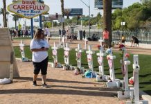 Padres de una víctima de tiroteo de Las Vegas demandan a fabricantes de armas.