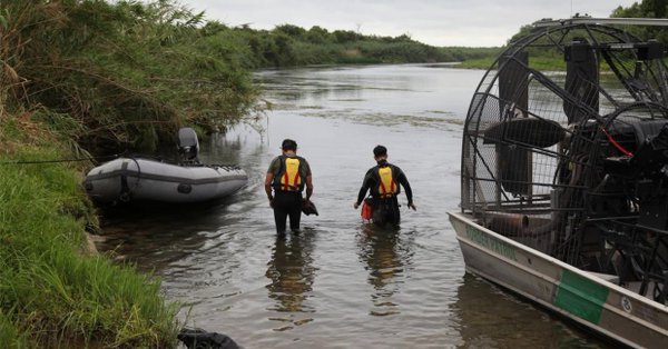 La mujer, cuya identidad no fue revelada, inform&oacute; a los agentes de la Patrulla Fronteriza que hab&iacute;a perdido a su hija de dos a&ntilde;os mientras atravesaba el afluente.