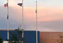 Policía busca a quien cambió la bandera de EEUU por la mexicana en Colorado.