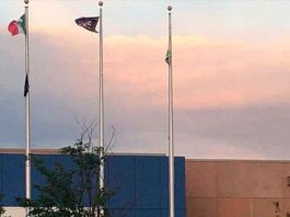 Policía busca a quien cambió la bandera de EEUU por la mexicana en Colorado.