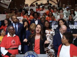 Queens se alista para las redadas de Trump La congresista de la Asamblea, Catalina Cruz destaca que su distrito del barrio de Queens es donde más indocumentados hay de todo el estado.