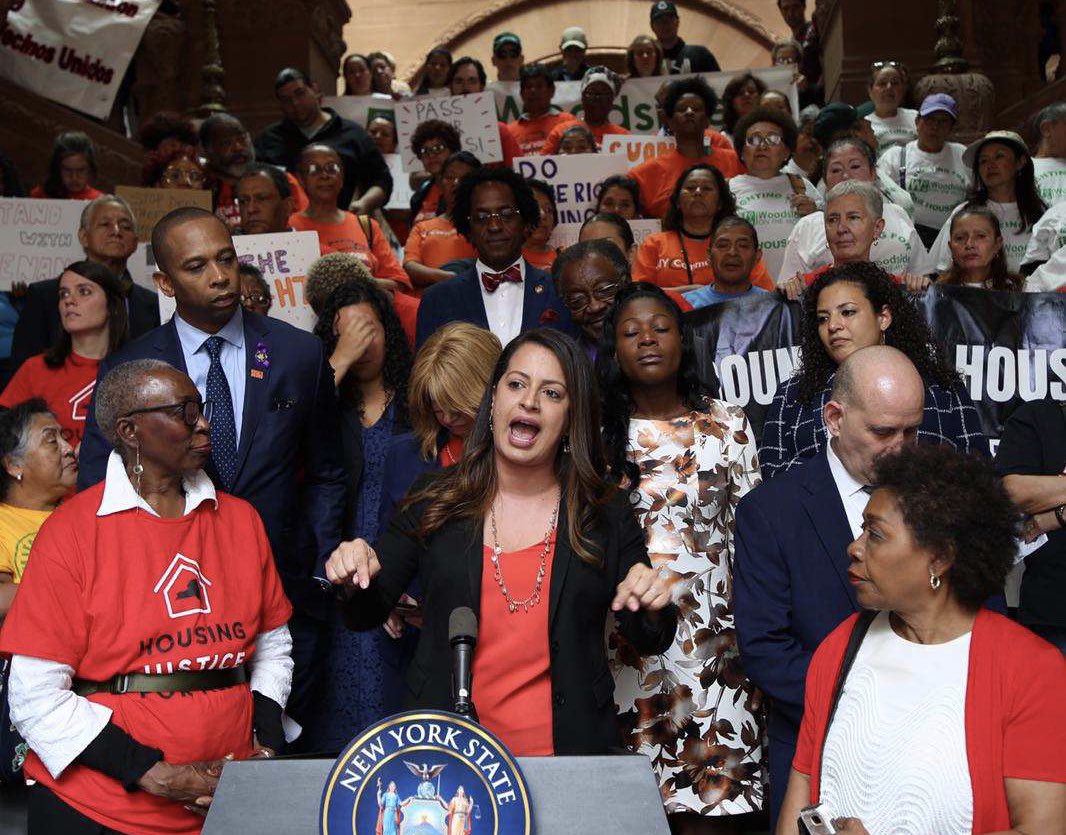 La congresista de la Asamblea, Catalina Cruz destaca que su distrito del barrio de Queens es donde más indocumentados hay de todo el estado.