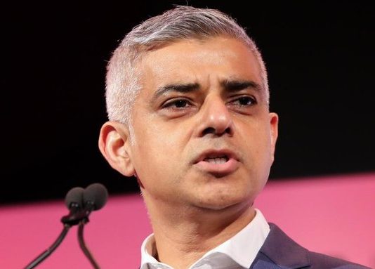 Trump se burla de alcalde de Londres tras mensajes extraños en web de Policía El alcalde de Londres, Sadiq Khan.
