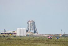 El brinco de un minuto del Starhopper ocurrió unas seis horas después que SpaceX lanzó su décimo octava misión.