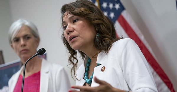 La legisladora demócrata Verónica Escobar denunciara haber recibido intimidaciones de muerte.