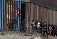 Juez mantiene cambios de Trump para la petición de asilo El pasado 15 de julio, la Administración del presidente Donald Trump, anunció que impedirá otorgar el asilo a los inmigrantes que no lo soliciten antes en un "tercer país seguro".
