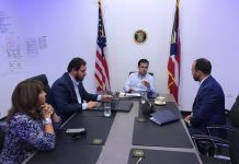 A pocas horas de renuncia gobernador Puerto Rico firma proyecto sobre mayores La nueva ley, que se convirtió en la Ley 121-2019, establece las obligaciones que tendrá el Departamento de la Familia y otras agencias con las personas de edad avanzada.