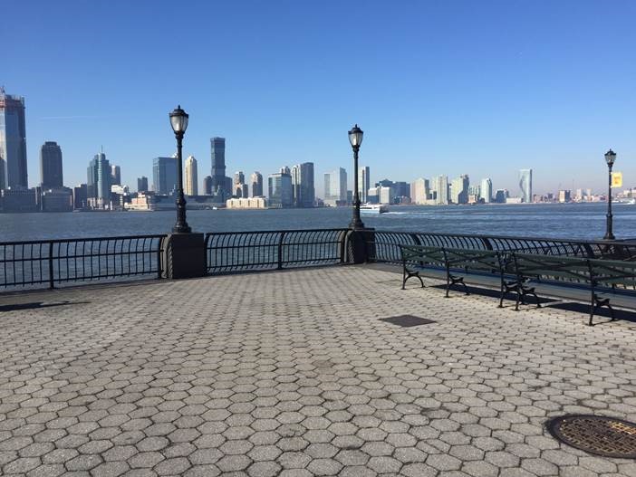 La Comisión ha identificado a “The Esplanade” y el “Chambers Street Overlook” en Battery Park City como posibles ubicaciones para el memorial.