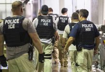 Los inmigrantes que fueron detenidos pasaron a custodia del Servicio de Inmigración (ICE).