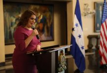 La primera dama de Honduras, Ana García de Hernández, abogó en Washington por un "retorno con dignidad" para los migrantes.