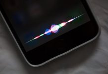 Apple dejará de escuchar temporalmente conversaciones de usuarios con Siri Mediante este programa, Apple contrata a terceros para que escuchen y analicen extractos de las conversaciones que los usuarios mantienen con el asistente virtual.