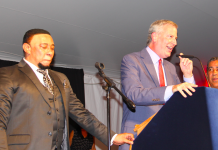 El Alcalde de Nueva York, Bill de Blasio, rindió homenaje a la comunidad dominicana, como parte de su trabajo para resaltar la diversidad y contribuciones cívicas de los numerosos grupos inmigrantes de una ciudad construida por inmigrantes.
