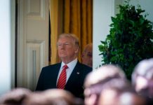 Donald Trump, reclamó una "investigación completa" sobre el supuesto suicido.