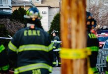Muere una mujer en Nueva York tras estrellarse un camión de la basura contra un andamio Dos personas murieron y una permanece desaparecida tras caer un avión bimotor sobre una residencia en Nueva York