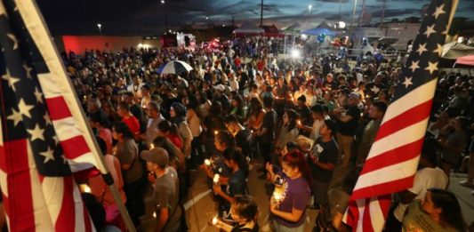 El tiroteo en El Paso se produjo horas después de que otro hombre blanco -identificado como Connor Betts- abriera fuego en una popular zona de ocio de la localidad de Dayton.