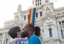 Estudio a gran escala no encuentra el "gen gay", pero no lo descarta El equipo internacional encabezado por Ganna examinó la información genética de más de 470.000 personas que dijeron haber tenido un comportamiento homosexual.