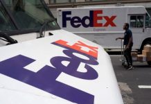 FedEx anuncia el fin del contrato de envíos terrestres con Amazon FedEx se desliga así de una de las compañías de mayor número de envíos del mundo y subraya las crecientes tensiones entre ambas empresas.