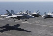 Un avión de combate de la Marina de Estados Unidos se estrelló este miércoles cerca de una base en el desierto de Mojave