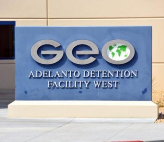 Grupos de defensores de los inmigrantes denunciaron este lunes el tratamiento "inadmisible" al que se ven sometidos los indocumentados alojados en un centro de detención en Aurora, Colorado.