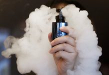 Hace años, este doctor relacionó una misteriosa enfermedad pulmonar con el "vaping"