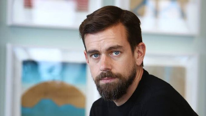 Jack Dorsey, fue hackeado con varios mensajes de contenido racista y violento.